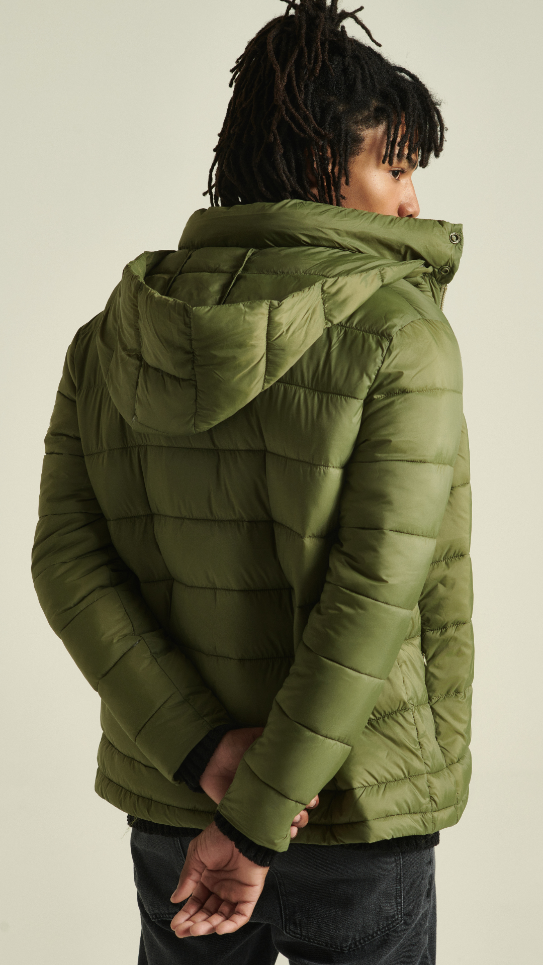 casaco puffer verde feminino modelo veste